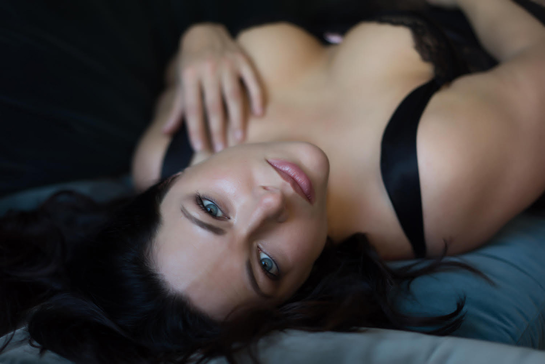 Niki Stefanelli of Her Story Images is a Oakland California Boudoir Photographer specializing in boudoir and portrait photography in Oakland California. Her Story Images.