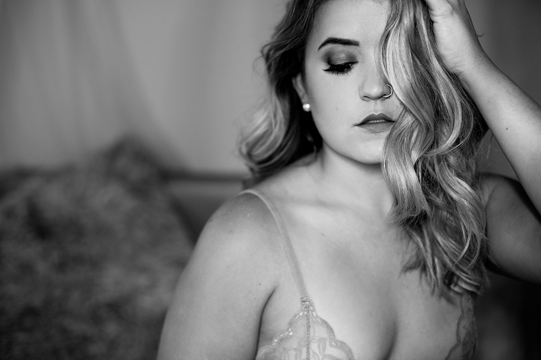 Jackie Vidler of Enfoqué Intimates is Syracuse New York area Boudoir Photographer specializing in boudoir and portrait photography in Syracuse New York area. Enfoqué Intimates - Syracuse New York Boudoir Photographer